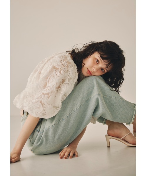 NOTREemor(ノートルエモア)の「flower jacquard puff sleeve top(Tシャツ/カットソー・レディース・ホワイト/ブラック・FREE)」の3枚目の写真