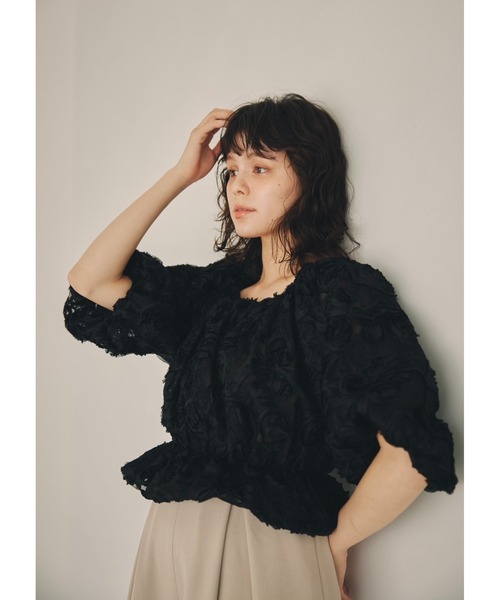 NOTREemor(ノートルエモア)の「flower jacquard puff sleeve top(Tシャツ/カットソー・レディース・ホワイト/ブラック・FREE)」の11枚目の写真