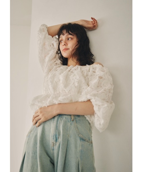NOTREemor(ノートルエモア)の「flower jacquard puff sleeve top(Tシャツ/カットソー・レディース・ホワイト/ブラック・FREE)」の4枚目の写真