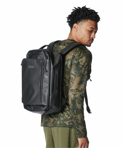 UNDER ARMOUR（アンダーアーマー）の「UAクール アドバンスド バックパック2.0（トレーニング/メンズ/レディース）（バックパック/リュック・レディース・ブラック・ONESIZE）」の3枚目の写真