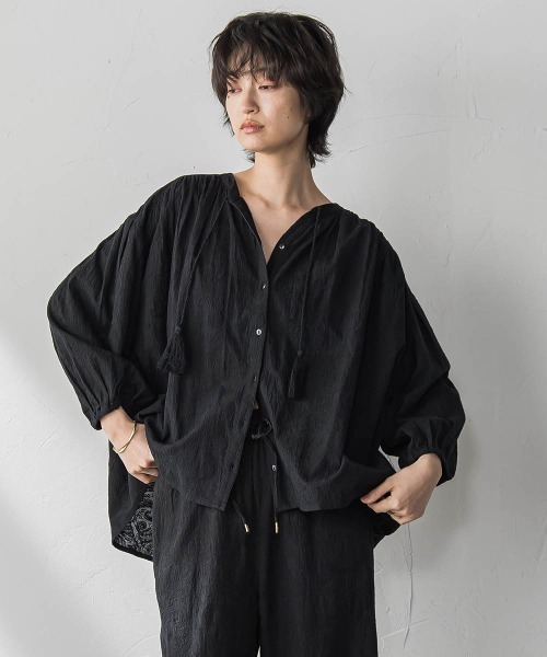 MAYSON GREY(メイソングレイ)の「ペイズリー柄総刺繍綿ボイルギャザーブラウス≪手洗い可能≫(シャツ/ブラウス・レディース・オフホワイト・M)」の5枚目の写真