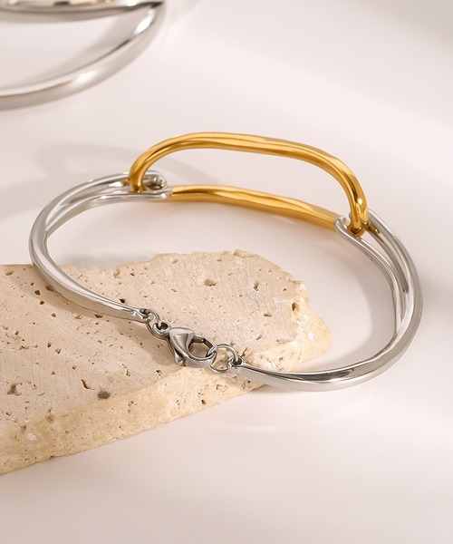 blackdia ocean(ブラックダイヤオーシャン)の「blackdia ocean レクタングル バイカラーバングル(バングル/リストバンド・レディース・シルバー×ゴールド・FREE)」の9枚目の写真