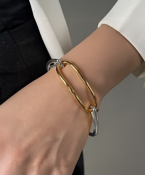 blackdia ocean(ブラックダイヤオーシャン)の「blackdia ocean レクタングル バイカラーバングル(バングル/リストバンド・レディース・シルバー×ゴールド・FREE)」の2枚目の写真