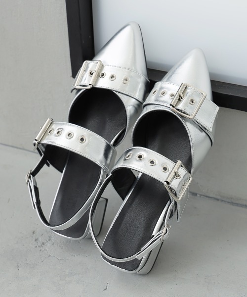 DEMETER(デメテル)の「【新色追加】ポインテッドトゥ バックルベルト ストラップパンプス(パンプス・レディース・ブラック/シルバー/ワインレッド/ホワイト/レオパード/カモフラージュ・LL/L/M/S)」の4枚目の写真