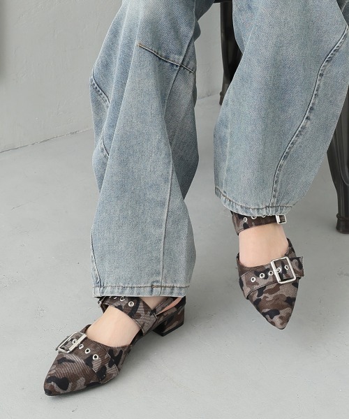 DEMETER(デメテル)の「【新色追加】ポインテッドトゥ バックルベルト ストラップパンプス(パンプス・レディース・ブラック/シルバー/ワインレッド/ホワイト/レオパード/カモフラージュ・LL/L/M/S)」の5枚目の写真