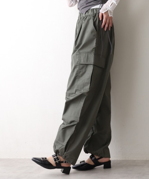 DEMETER(デメテル)の「【新色追加】ポインテッドトゥ バックルベルト ストラップパンプス(パンプス・レディース・ブラック/シルバー/ワインレッド/ホワイト/レオパード/カモフラージュ・LL/L/M/S)」の13枚目の写真
