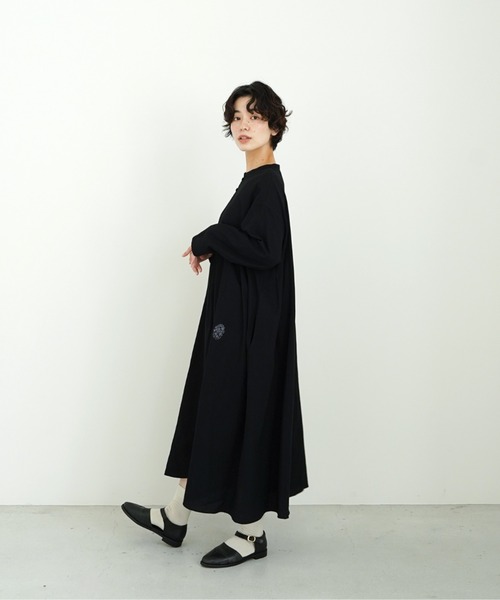 オオカミとフクロウ（オオカミとフクロウ）の「オオカミと静かな夜の余白と“ワンピース”（ワンピース・レディース・ブラック/ベージュ・FREE）」の3枚目の写真