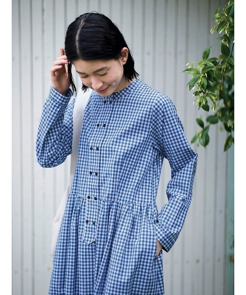 Sunny clouds(サニークラウズ)の「サニークラウズ 初恋草ギンガムワンピース〈レディース〉(ワンピース・レディース・ブルー・MP/M/L/LL/3L)」の10枚目の写真