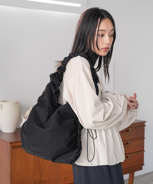 mili an deni（ミリアンデニ）の「メタリックショルダーバッグ（ショルダーバッグ・レディース・ブラック/シルバー・F）」の3枚目の写真