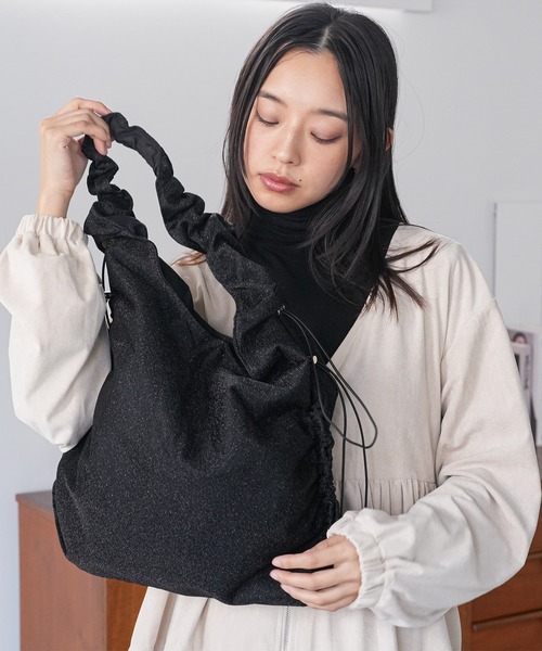mili an deni（ミリアンデニ）の「メタリックショルダーバッグ（ショルダーバッグ・レディース・ブラック/シルバー・F）」の4枚目の写真