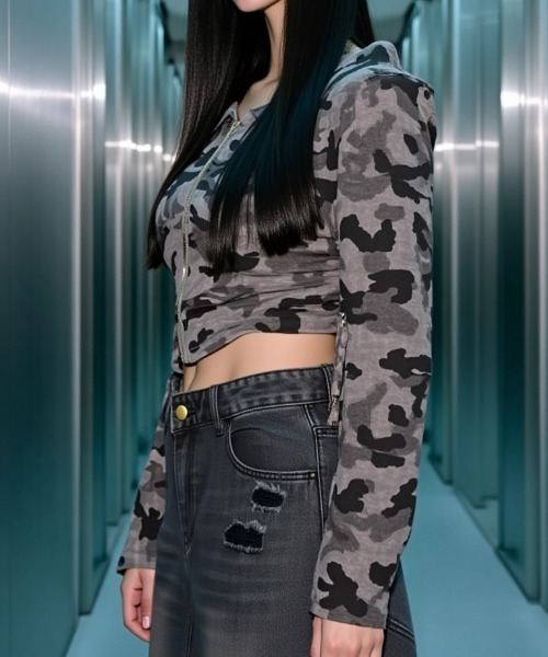 .KOM（ドットコム）の「A'GEM/9 × .kom 『.KOM/ドットケーオーエム』Shoulder Collar Camo Zip Top/ショルダーカラーカモZIPトップス（その他トップス・レディース・グレー/グリーン・FREE）」の4枚目の写真