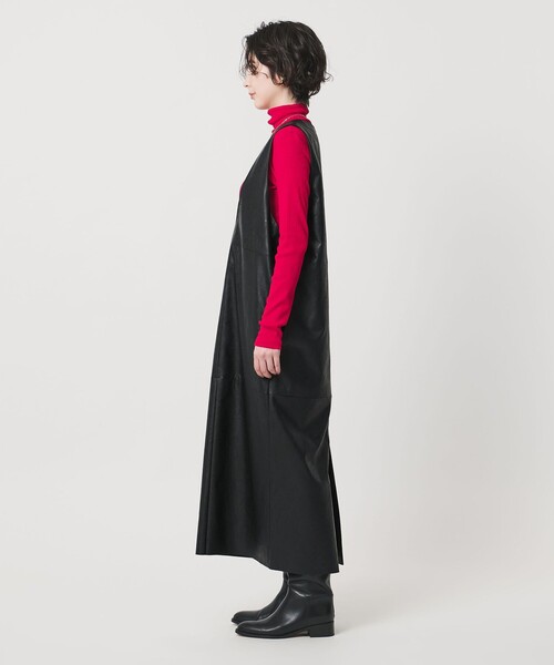 SACRA（サクラ）の「＜SACRA＞レザーライク Uネック ワンピース（ワンピース・レディース・ブラック・38）」の5枚目の写真