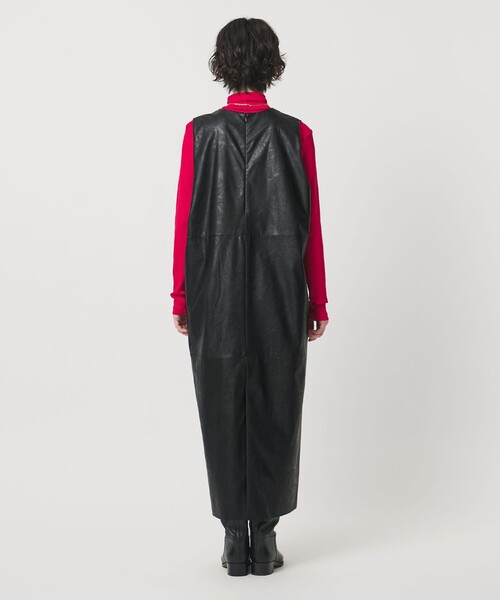 SACRA（サクラ）の「＜SACRA＞レザーライク Uネック ワンピース（ワンピース・レディース・ブラック・38）」の6枚目の写真