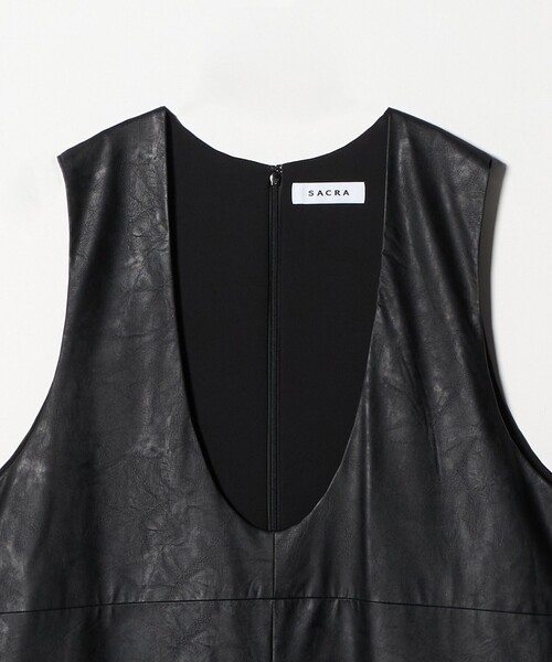 SACRA（サクラ）の「＜SACRA＞レザーライク Uネック ワンピース（ワンピース・レディース・ブラック・38）」の9枚目の写真
