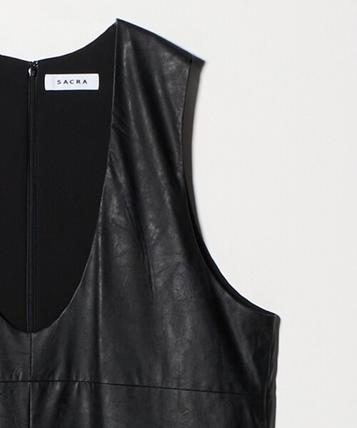 SACRA（サクラ）の「＜SACRA＞レザーライク Uネック ワンピース（ワンピース・レディース・ブラック・38）」の10枚目の写真