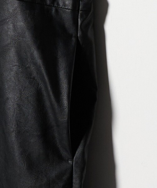 SACRA（サクラ）の「＜SACRA＞レザーライク Uネック ワンピース（ワンピース・レディース・ブラック・38）」の13枚目の写真