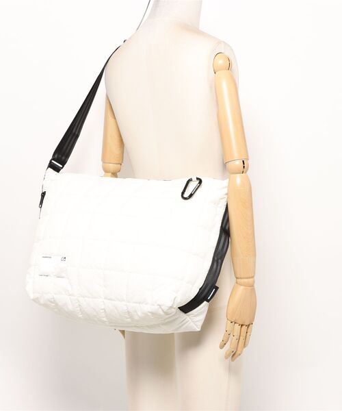 ADAM PATEK(アダムパテック)の「【RES】【ADAM PATEK 】 square quilt BIG shoulder bag(AP2229000)ショルダーバッグ(ショルダーバッグ・メンズ・ホワイト/ブルー/カーキ・FREE/フリー)」の5枚目の写真