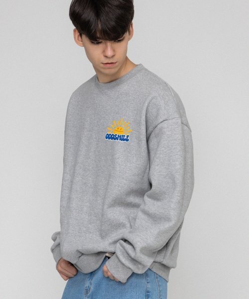 GRAVER（グレーバー）の「[ユニセックス]ODDSMILE サン スマイル スウェット_グレー（スウェット・レディース・グレー・LARGE/MEDIUM/X-LARGE）」の2枚目の写真