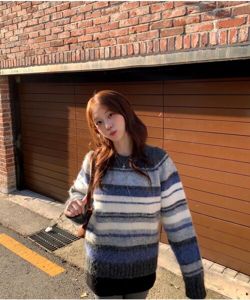 VANONE ATELIER(バノンアトリエ)の「KN4276 グラデーションストライプニット_チャコール(ニット/セーター・レディース・チャコール・FREE)」の3枚目の写真