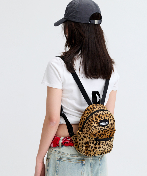 MACNI(マクニ)の「PEPPY MICRO BACKPACK LEOPARD(バックパック/リュック・レディース・その他・FREE)」の3枚目の写真