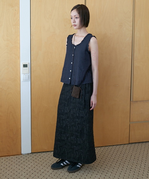 STEP AROUND(ステップアラウンド)の「Ruffle pocket crop blouse_NAVY(シャツ/ブラウス・レディース・その他・SMALL/MEDIUM)」の3枚目の写真