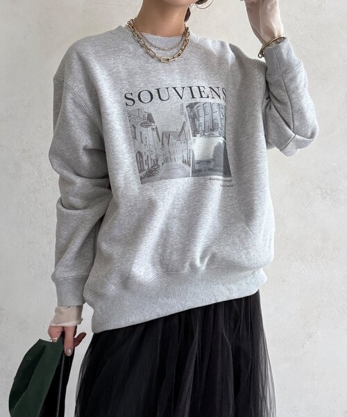DouDou(ドゥドゥ)の「【WEB限定】バックジップフォト裏ボアトップス(Tシャツ/カットソー・レディース・グレー/ベージュ/ダークグレー・FREE)」の2枚目の写真