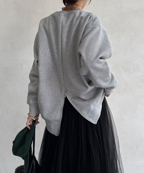 DouDou(ドゥドゥ)の「【WEB限定】バックジップフォト裏ボアトップス(Tシャツ/カットソー・レディース・グレー/ベージュ/ダークグレー・FREE)」の12枚目の写真