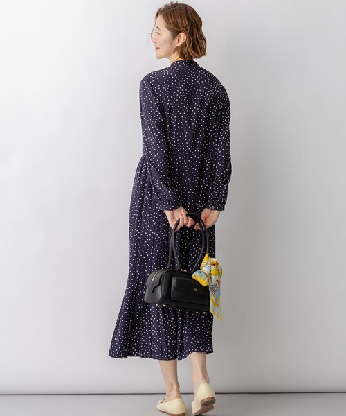 23区(ニジュウサンク)の「ランダムドットプリント ワンピース(ワンピース・レディース・ネイビー系5・36/38/40)」の9枚目の写真