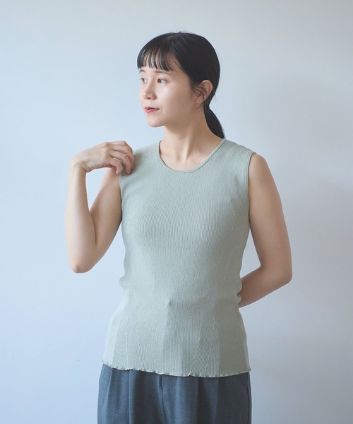 yuni(ユニ )の「●SAKURA pepper/Polyester no sleeves Knit(Tシャツ/カットソー・レディース・グリーン/イエロー/オリーブ/ブラック・FREE)」の2枚目の写真