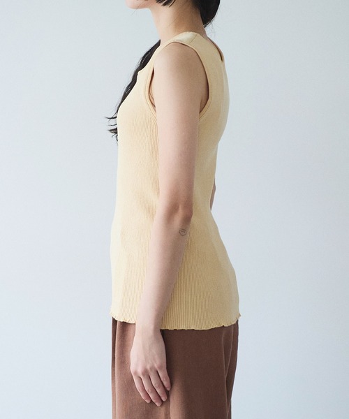 yuni(ユニ )の「●SAKURA pepper/Polyester no sleeves Knit(Tシャツ/カットソー・レディース・グリーン/イエロー/オリーブ/ブラック・FREE)」の18枚目の写真
