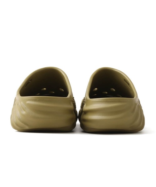 crocs（クロックス）の「crocs salehebembury x saru / クロックス サレヘ・ベンバリー x サル（サンダル・メンズ・カーキ・22.0cm/23.0cm/25.0cm/26.0cm/27.0cm/28.0cm/29.0cm/30.0cm/24.0cm）」の3枚目の写真