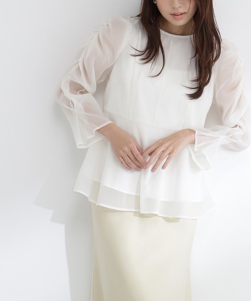 NATURAL BEAUTY BASIC(ナチュラルビューティーベーシック)の「◇シアーペプラムブラウス(シャツ/ブラウス・レディース・ラベンダー/チャコールグレー/オフホワイト/ブルー・SMALL/MEDIUM)」の2枚目の写真