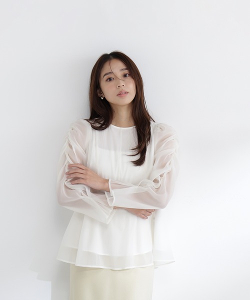 NATURAL BEAUTY BASIC(ナチュラルビューティーベーシック)の「◇シアーペプラムブラウス(シャツ/ブラウス・レディース・ラベンダー/チャコールグレー/オフホワイト/ブルー・SMALL/MEDIUM)」の5枚目の写真