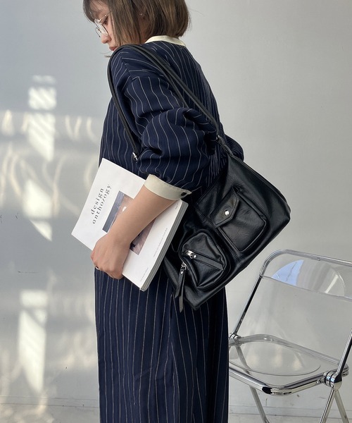 AS KNOW AS plus（アズノゥアズプラス）の「○スッキリ見え 柄切り替えコクーンシルエットワンピース（ワンピース・レディース・ネイビー系/ダークグリーン系/ブラック系・FREE）」の14枚目の写真