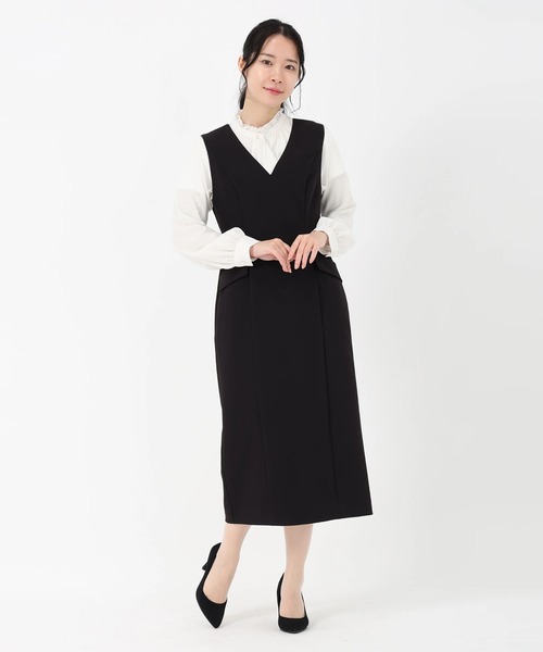 STRAWBERRY-FIELDS（ストロベリーフィールズ）の「【元宝塚トップ娘役 舞空瞳さん着用】フリーラインクロスⅡ_Vネックジャンパースカート（ジャンパースカート・レディース・ネイビー/ブラック・2）」の9枚目の写真