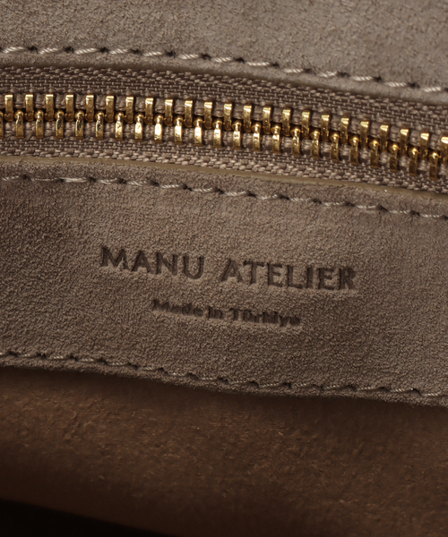 MANU ATELIER(マニュ アトリエ)の「【MANU ATELIER/マニュ アトリエ】EAST WEST LE CAMBON(ハンドバッグ・レディース・モカ・FREE)」の15枚目の写真