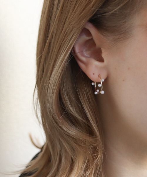 cui-cui(キュイキュイ)の「パール リリー スナップ フープ ピアス| K10YG(ピアス(両耳用)・レディース・イエローゴールド・FREE)」の6枚目の写真