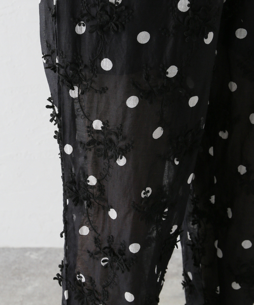 Spick & Span(スピックアンドスパン)の「《追加》crinkle crinkle crinkle 3D embroidery dot pants(その他パンツ・レディース・ブラック・FREE)」の2枚目の写真