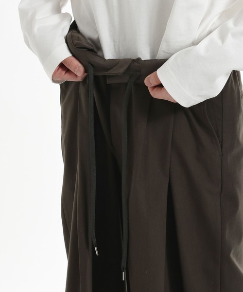 HARE（ハレ）の「CLEAR TEXTUREワイドストレートパンツ(HARE)（スラックス・メンズ・ブラック/グレー系その他/ブラウン・SMALL/MEDIUM）」の11枚目の写真