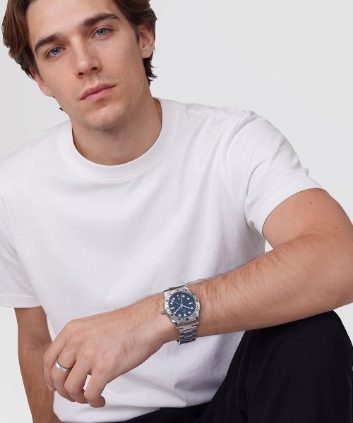 Daniel Wellington(ダニエルウェリントン)の「Iconic GMT Link Brushed Bezel Silver 40MM メイズ腕時計 シルバー(アナログ腕時計・メンズ・シルバー・40mm)」の6枚目の写真