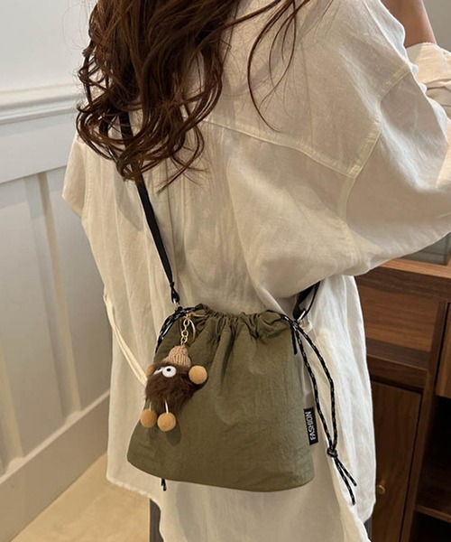 Lace Ladies(レースレディース)の「軽量 クロスボディ 巾着 ミニ ショルダー バッグ(ショルダーバッグ・レディース・ベージュ/ブラック/グリーン・FREE)」の3枚目の写真