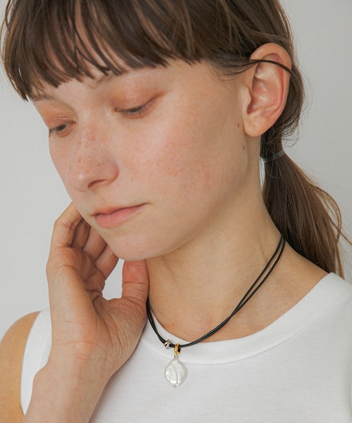 LAPUIS(ラピュイ)の「LAPUIS(ラピュイ)Pearl Leather choker(チョーカー・レディース・マルチ・FREE)」の1枚目の写真