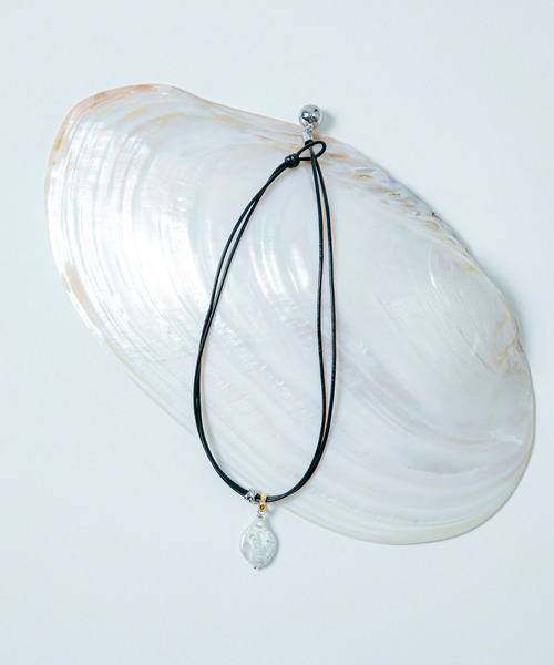 LAPUIS(ラピュイ)の「LAPUIS(ラピュイ)Pearl Leather choker(チョーカー・レディース・マルチ・FREE)」の3枚目の写真