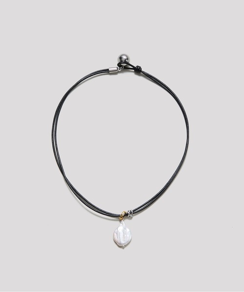 LAPUIS(ラピュイ)の「LAPUIS(ラピュイ)Pearl Leather choker(チョーカー・レディース・マルチ・FREE)」の4枚目の写真
