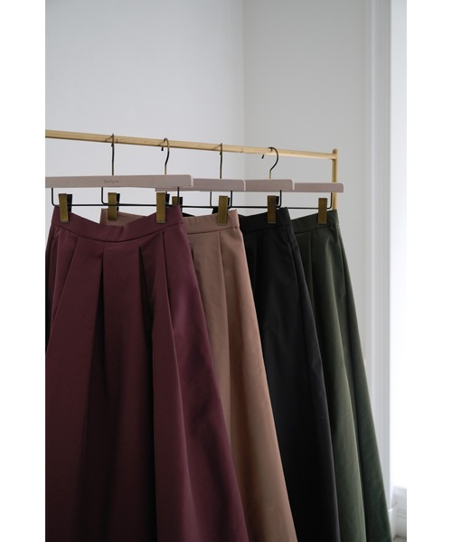 Her lip to(ハーリップトゥー)の「Clara Volume Skirt(スカート・レディース・ブラック/バーガンディー/グリーン系/ベージュ系・M/S)」の11枚目の写真