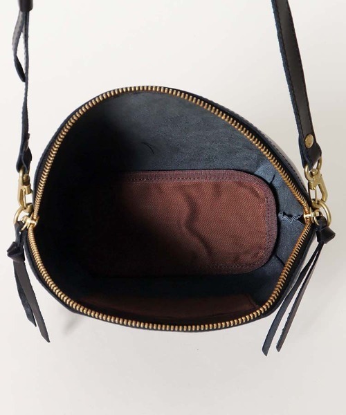 Bleu Bleuet(ブルーブルーエ)の「LIGHT LEATHER SHOULDER(ショルダーバッグ・レディース・ブラック/チョコ・FREE)」の5枚目の写真
