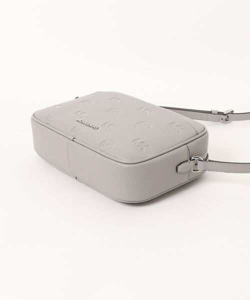 MICHAEL KORS(マイケルコース)の「JET SET TRAVEL LG CAMERA XBODY Crossbody(ショルダーバッグ・レディース・グレー系・FREE)」の3枚目の写真
