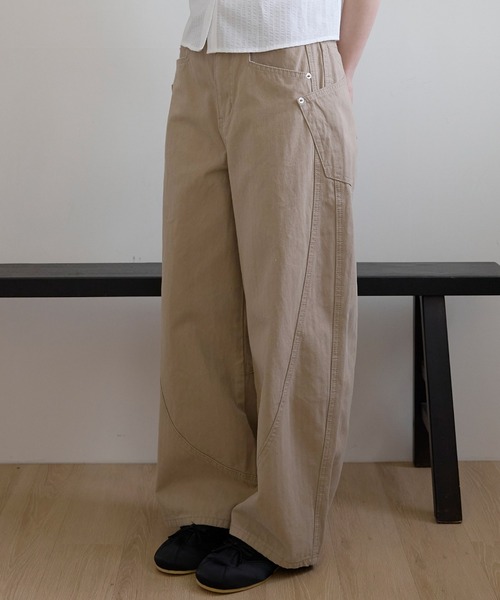 UNE MANSION(ユヌマンション)の「【低身長 / 高身長用 サイズ&丈が選べるデニム】【 4color / 3size/ 2lengths 】【ユニセックス着用可能】ウェーブバルーンユニークサイドポケットチノパンツデニム(その他パンツ・レディース・カーキ/ブラック/アイボリー/ベージュ・S-Short/S-Long/M-Short/M-Long/L-Short/L-Long)」の3枚目の写真