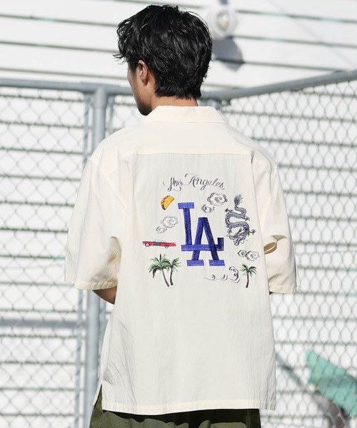 NEW ERA(ニューエラ)の「NEW ERA/ニューエラ 半袖 シャツ オープンカラー 刺繍 ロサンゼルス・ドジャース ニューヨーク・ヤンキース 14856641/14856642(シャツ/ブラウス・メンズ・ホワイト/ネイビー・XXL/XL/L/M)」の4枚目の写真