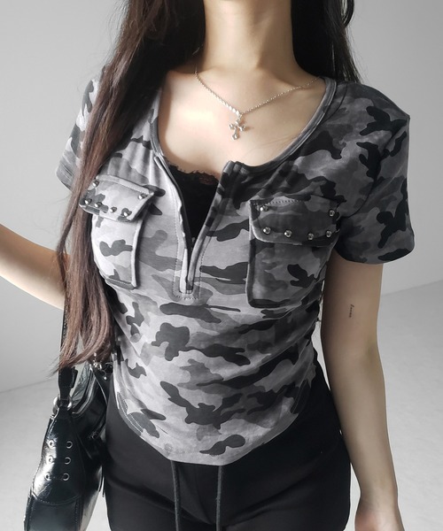 me+em select(ミームセレクト)の「【 2color 】ヴィンテージカモフラアウトポケットジップ半袖Tシャツ / vintage camouflage out pocket zip short sleeve T-shirt(Tシャツ/カットソー・レディース・カーキ/グレー・FREE)」の1枚目の写真